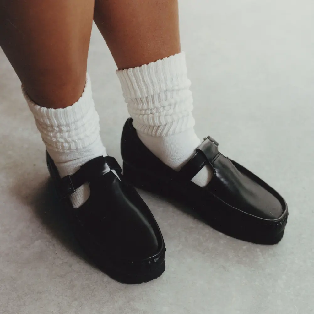 Wallabee T-Bar Damenschuhe aus schwarzem, hochglänzendem Leder online